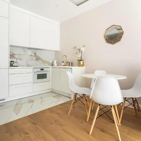 Apartament Mennica - Golden - Comfortable And Stylish * Варшава